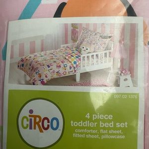Circo toddler girl bed set